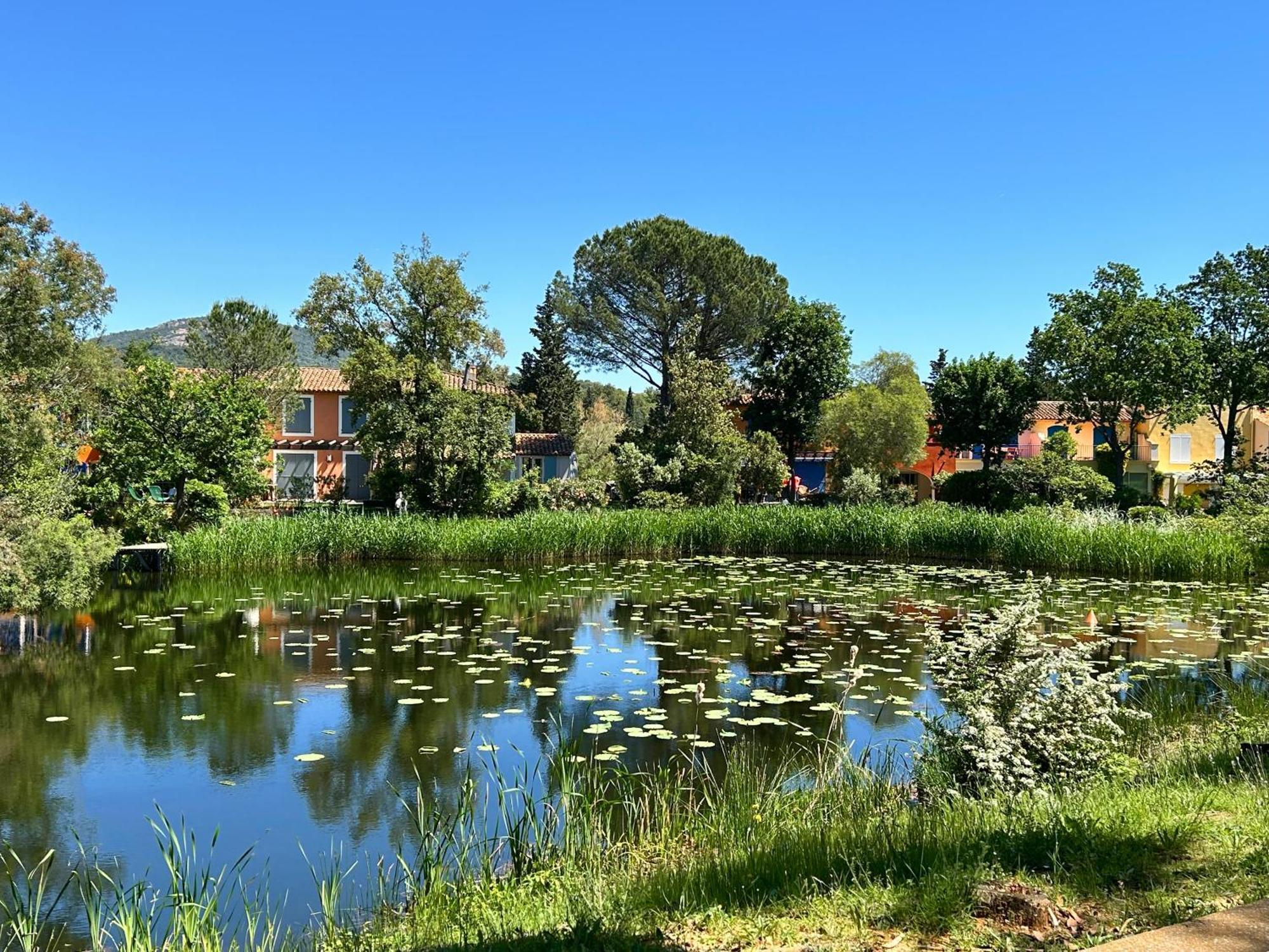 Les Restanques Vue Mer Roses 1070 Rez De Jardin Grimaud Exterior foto